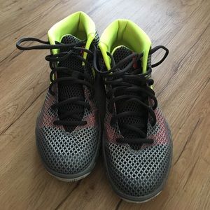 Men's Kyrie 1 size 7.5 equal to women's size 9